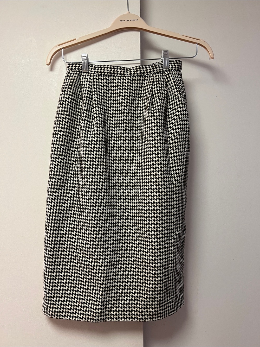 Classic Houndstooth Pencil Skirt - Black & White
